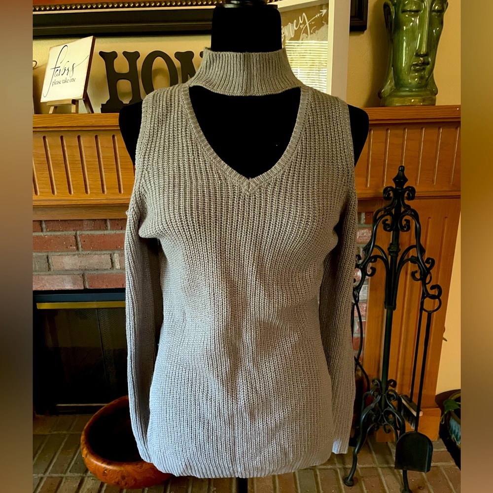 SWEATER SIZE M